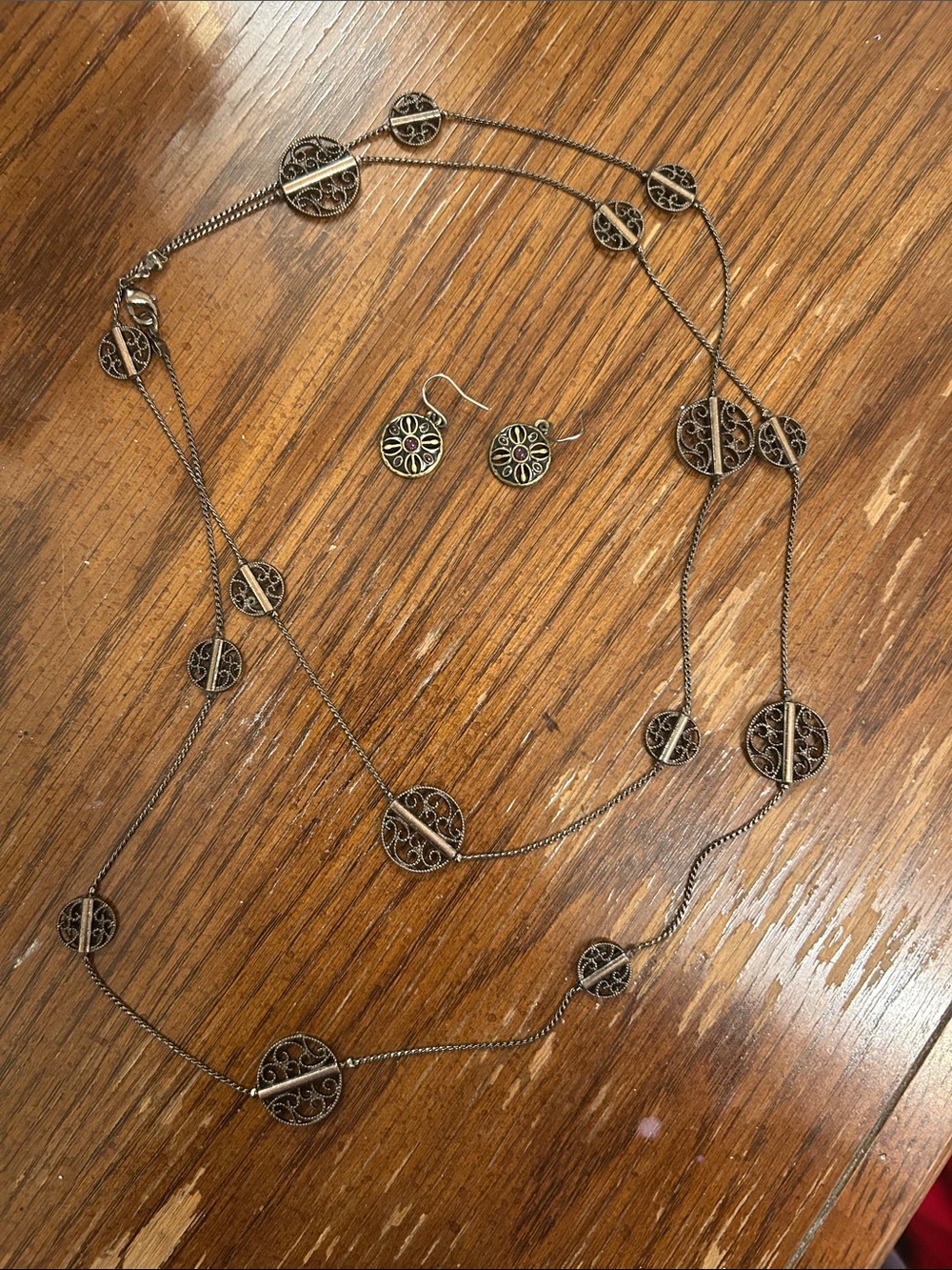Vintage-Inspired Filigree Necklace and Earrings Set